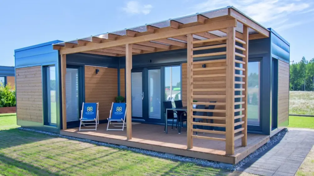 Kompaktes Gartenhaus mit Außenbereich