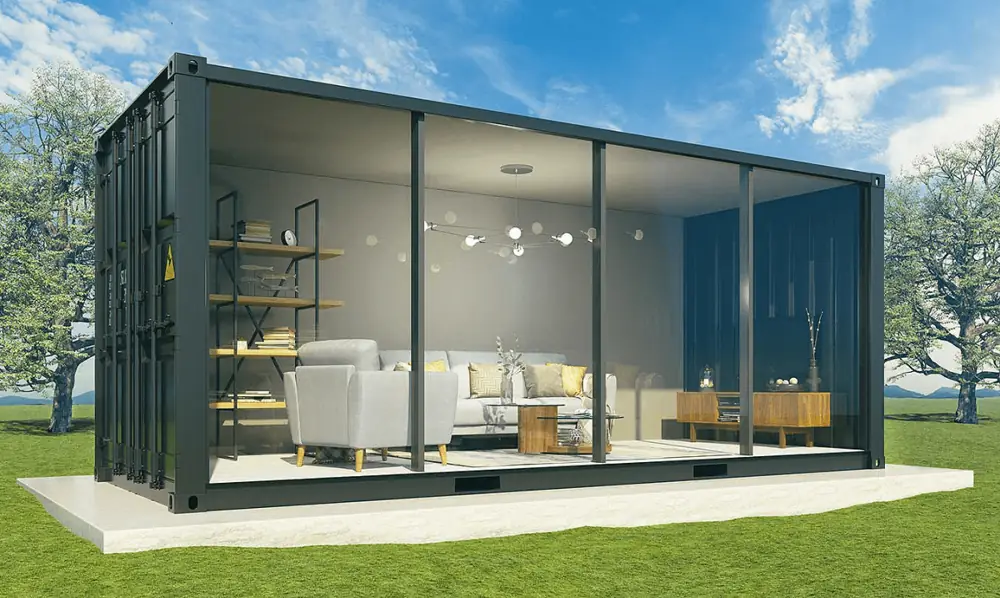 Glasfront eines kompakten Gartenraums mit sichtbarer Einrichtung