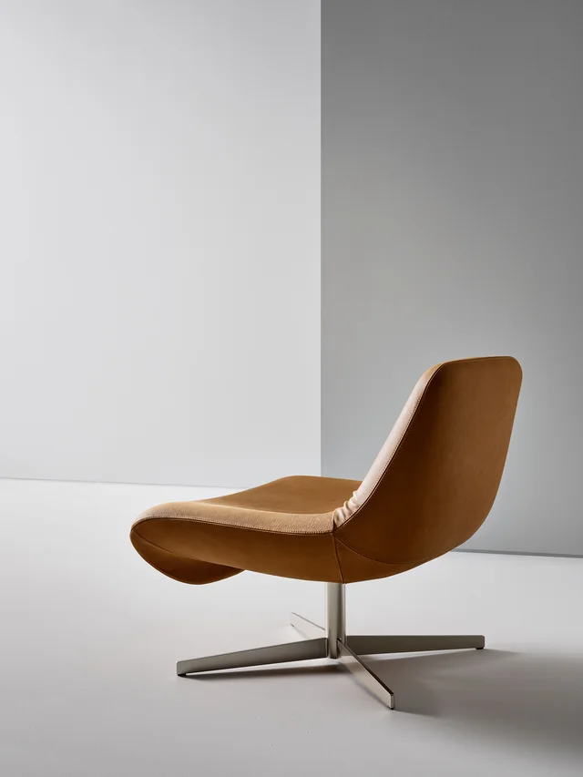 Bonaldo Ellison: Brown lounge chair with a sloping back and four-star base · View 3