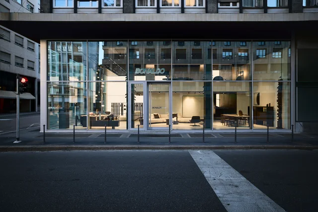 Bonaldo Flagship Store Milano: Milan showroom with large glazed fronts and different living areas · View 1