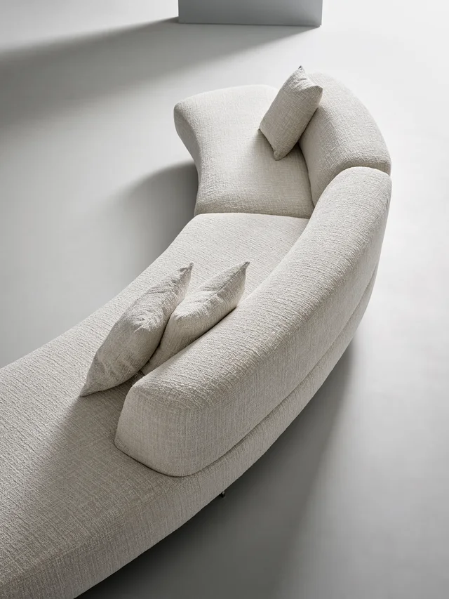 Bonaldo Grant: Long pale sofa with flowing curves and recessed supports · View 7