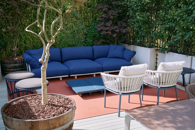 Fast Salvioni Milano Durini Terraces: Planted terrace with white and blue lounges and dining areas · View 2