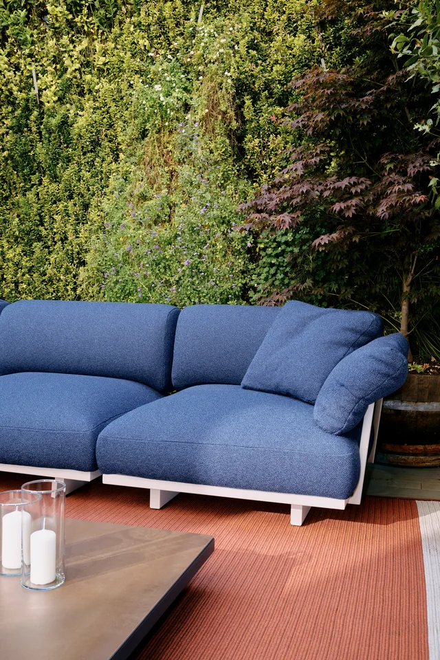 Fast Salvioni Milano Durini Terraces: Planted terrace with white and blue lounges and dining areas · View 5