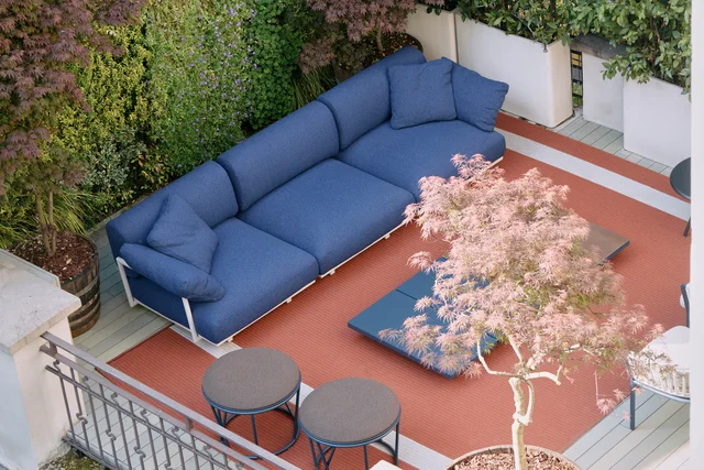 Fast Salvioni Milano Durini Terraces: Planted terrace with white and blue lounges and dining areas · View 7
