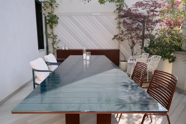 Fast Salvioni Milano Durini Terraces: Planted terrace with white and blue lounges and dining areas · View 8