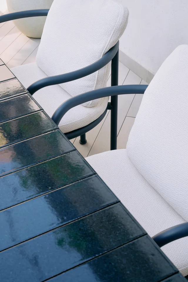 Fast Salvioni Milano Durini Terraces: Planted terrace with white and blue lounges and dining areas · View 9
