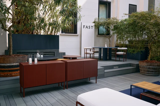 Fast Salvioni Milano Durini Terraces: Planted terrace with white and blue lounges and dining areas · View 10
