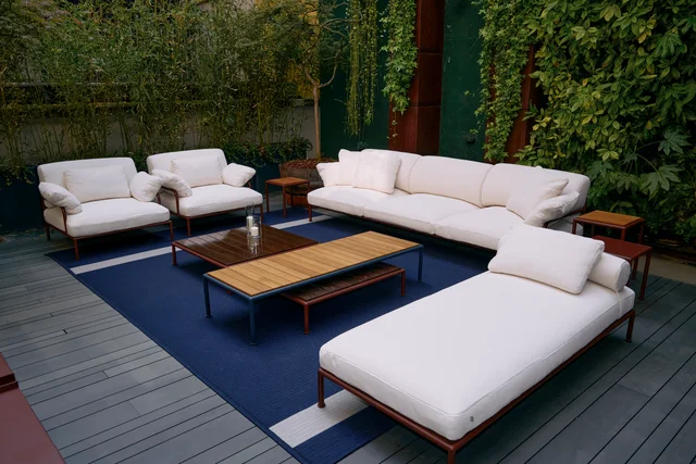 Fast Salvioni Milano Durini Terraces: Planted terrace with white and blue lounges and dining areas · View 12