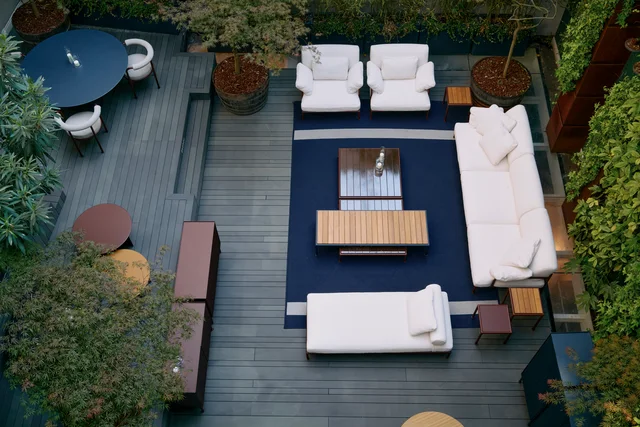 Fast Salvioni Milano Durini Terraces: Planted terrace with white and blue lounges and dining areas · View 14