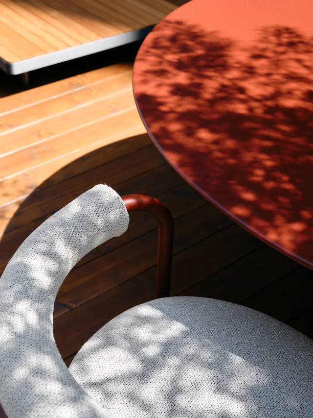 Fast Via Durini 2026: Street-side terrace with warm upholstery, plants and different table surfaces · View 9