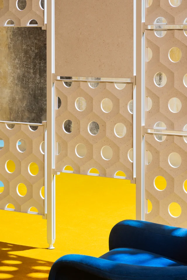 Lithos Design Quinte: Marble divider Palmanova with circular openings · View 4