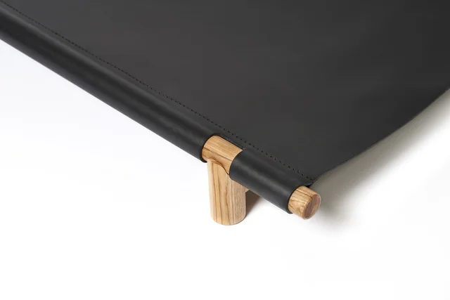 Opinion Ciatti Berberé: Low dog bed with a wooden frame and stretched surface · View 4