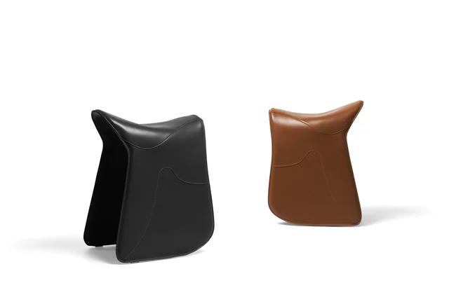 Opinion Ciatti Pepe: Saddle-shaped stool with curved leather surfaces and visible seams · View 7