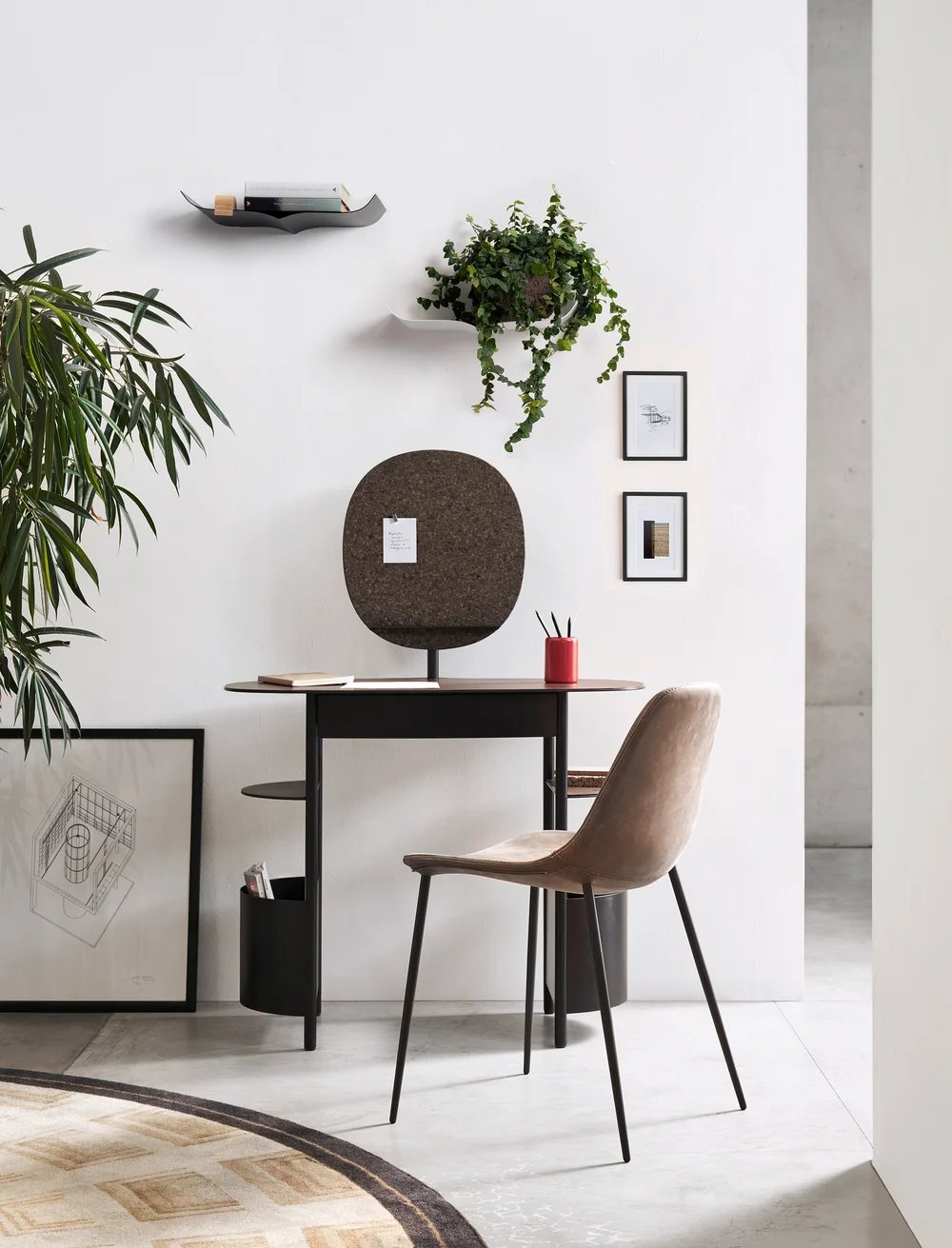 Opinion Ciatti Vanilla: Compact writing and dressing table with an oval mirror · View 1