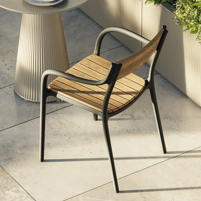 VONDOM MADISON: Stuhl mit Holzlatten in der Sitzfläche von schräg oben